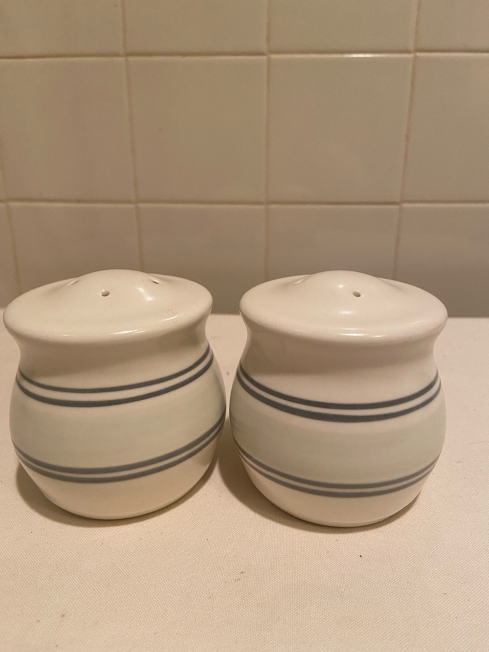🌺Pfaltzgraff Salt & Pepper Shakers with Blue /Pale Green Stripes Good Condition